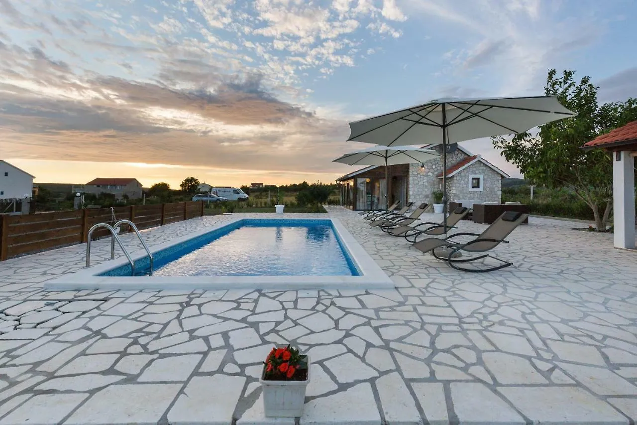 Mali Raj Villa Sveti Petar