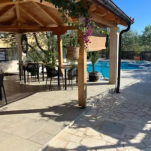 And Rogic Aparthotel
