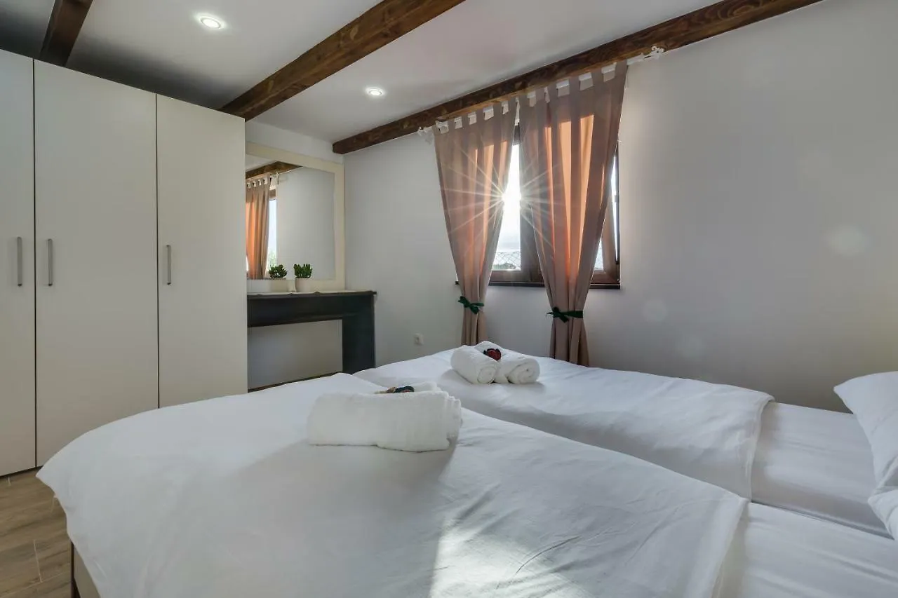Mali Raj Villa Sveti Petar