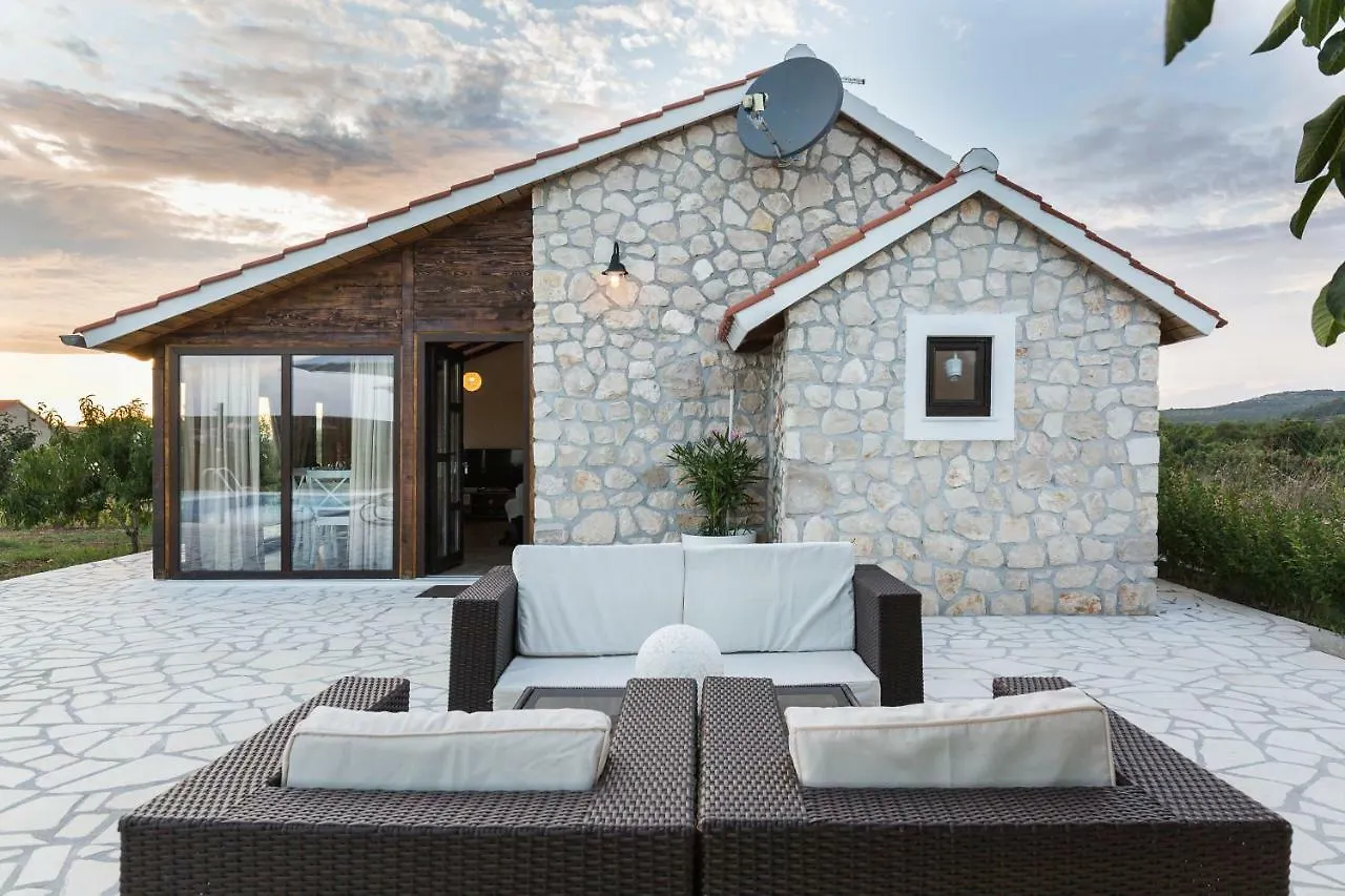 Mali Raj Villa Sveti Petar